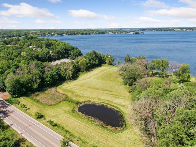 Listing photo 2 for 555 Bushaway Rd, Wayzata MN 55391