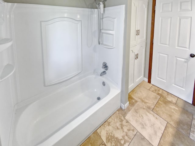 bathroom with bathtub / shower combination