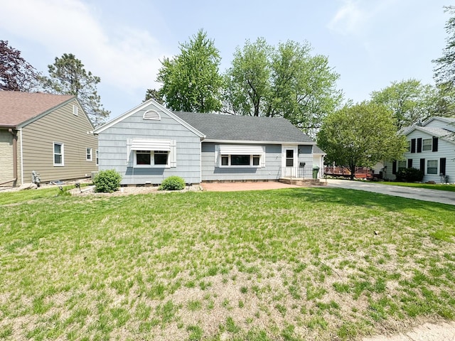 view of front of property with a front lawn