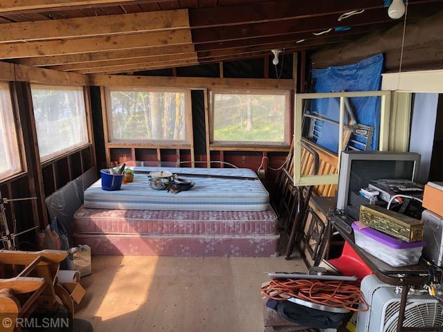 sunroom featuring vaulted ceiling