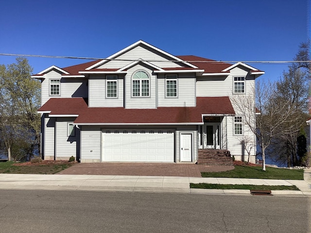 view of front facade featuring a garage