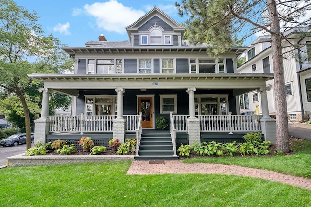 view of front facade featuring a front yard and a porch