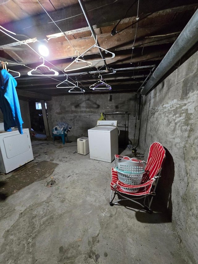 basement with washer / clothes dryer