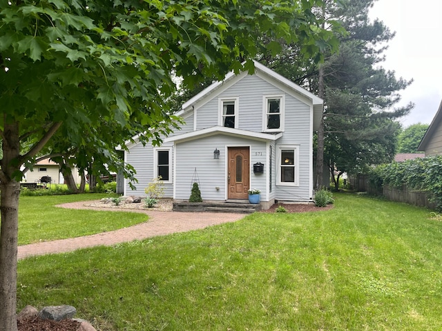 view of front facade featuring a front yard