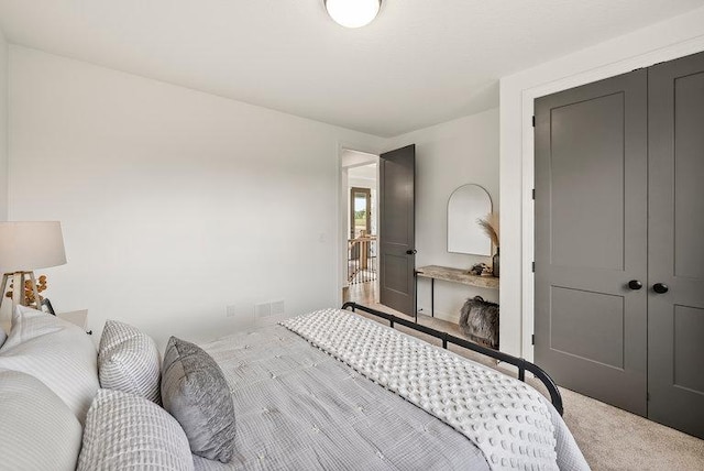 bedroom with carpet flooring and a closet