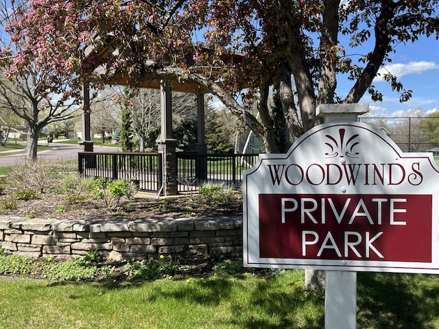 view of community / neighborhood sign