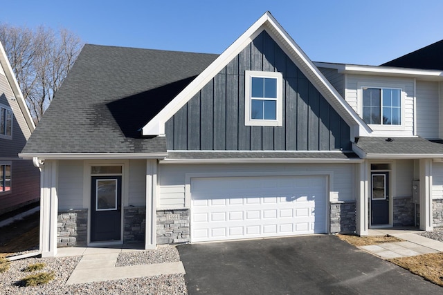 view of front facade with a garage