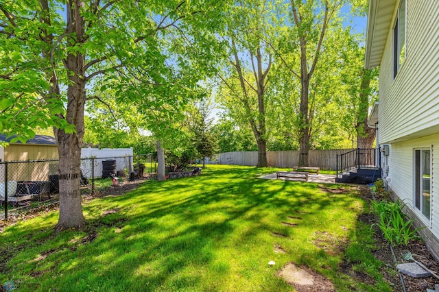 view of yard with a patio