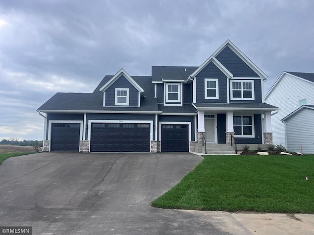 craftsman inspired home featuring covered porch and a front yard