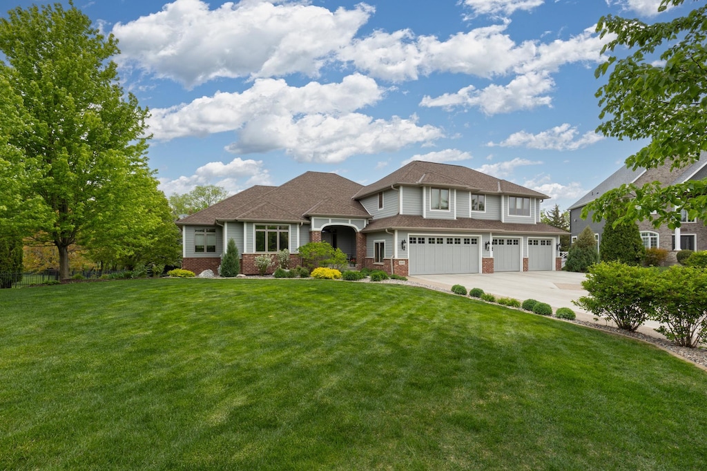 view of front of property featuring a garage and a front yard