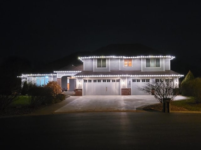 view of front property featuring a garage