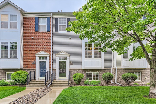 view of property featuring a front yard