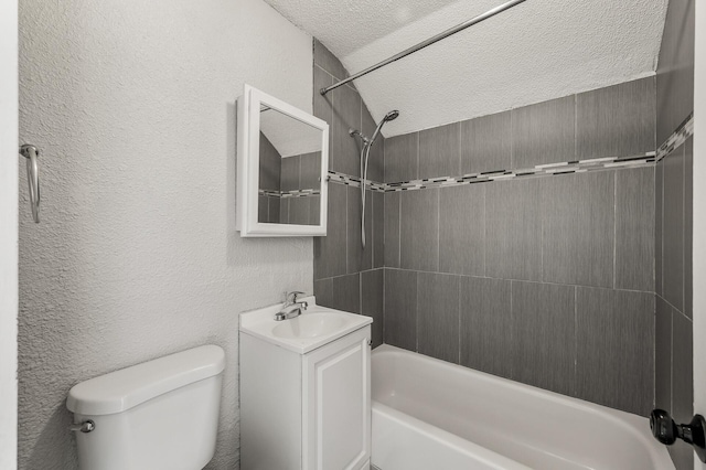 2806 Aldrich Ave N, Minneapolis, MN 55411 - full bath featuring a textured wall, a textured ceiling, bathtub / shower combination, toilet, and vanity