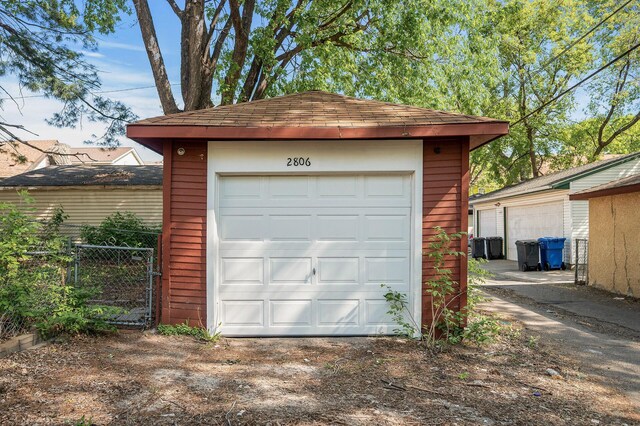2806 Aldrich Ave N, Minneapolis, MN 55411 - detached garage featuring fence