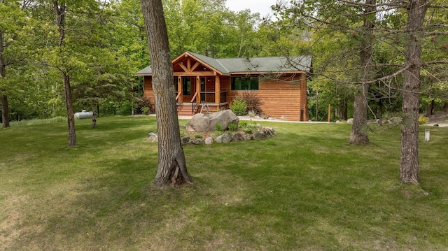 view of front of house with covered porch and a front lawn