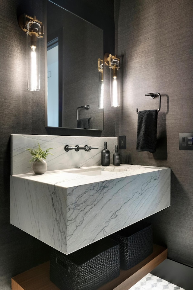 bathroom with vanity and backsplash