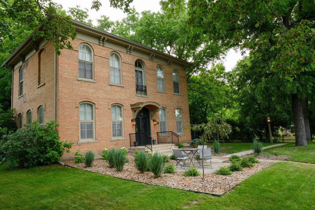 104 8th St, Henderson, MN 56044 - italianate house with a front lawn, a patio, and brick siding