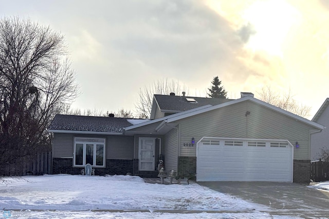 view of front facade featuring a garage