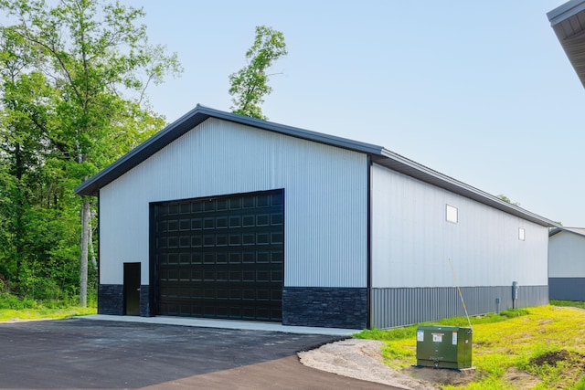 view of outbuilding featuring an outbuilding