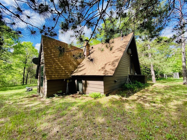 back of house featuring a yard