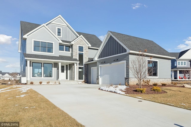 view of front facade featuring a garage, a front lawn, and a porch