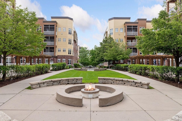 view of property's community featuring a yard