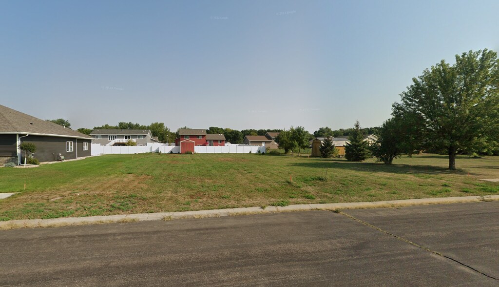 704 Andrew St, Marshall, MN 56258