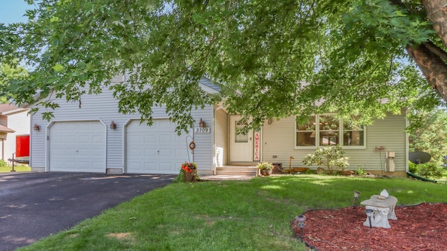 view of front of house featuring a front yard