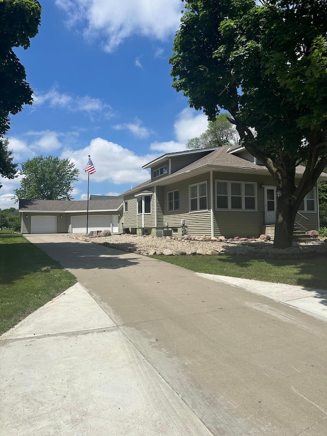 view of front facade featuring a garage and a front lawn