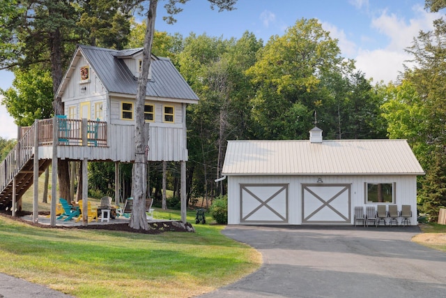 exterior space featuring an outdoor structure and a front yard