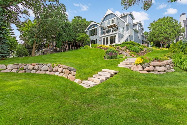 view of yard featuring a balcony