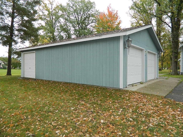 garage featuring a lawn