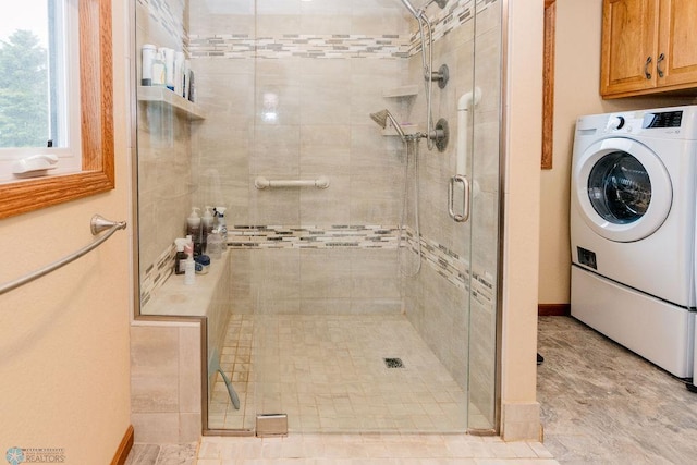 washroom with washer / clothes dryer and light tile flooring