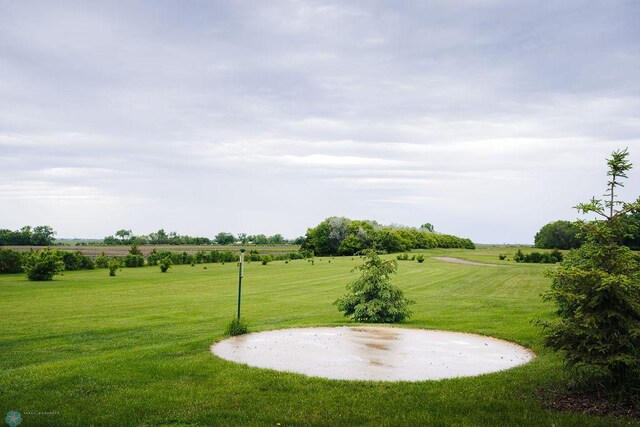 view of yard featuring a rural view