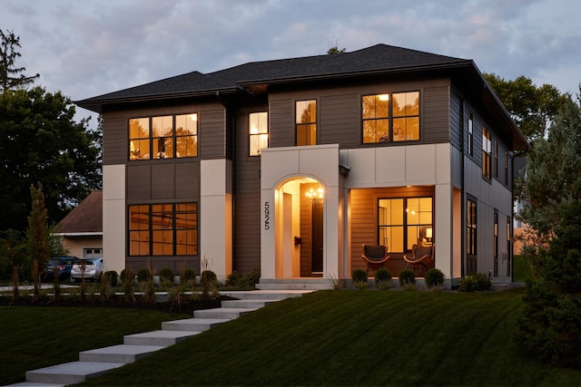 view of front facade featuring a front yard