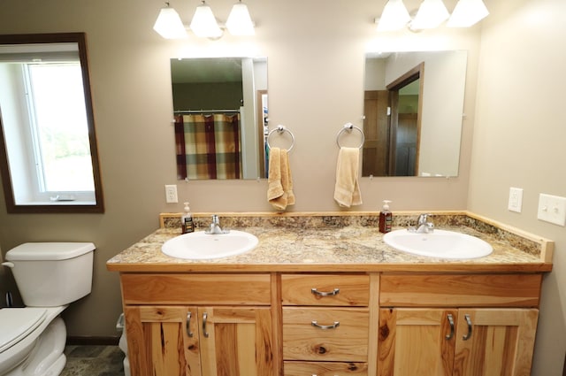 bathroom with a shower with curtain, vanity, and toilet