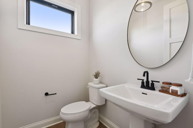 bathroom featuring toilet and sink