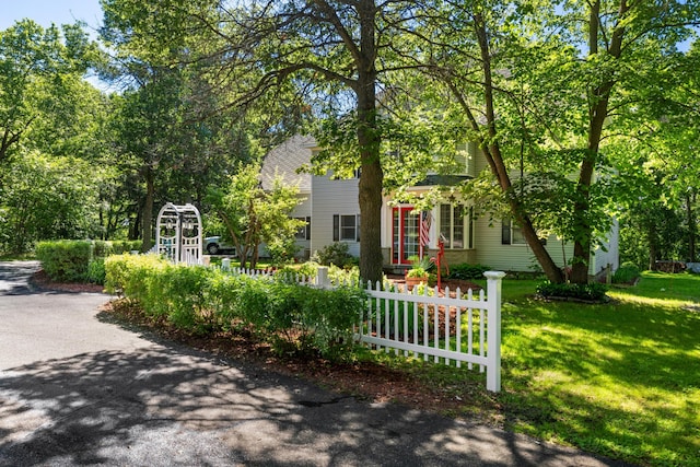 39050 Twin Lakes Rd, Menahga, MN 56464 - view of front of property with a front yard