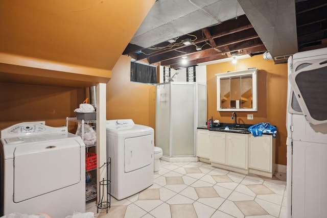 laundry room with sink, light tile patterned floors, and washing machine and clothes dryer