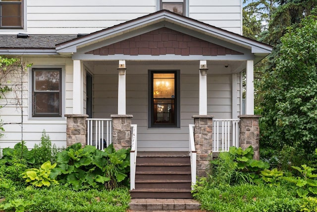 property entrance featuring a porch