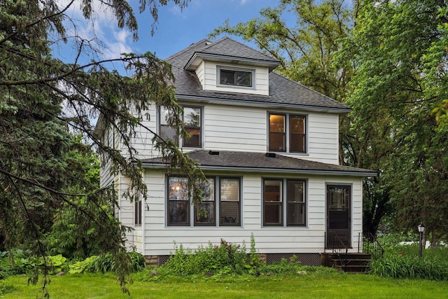 back of house featuring a yard