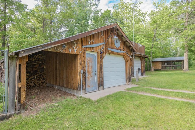 garage featuring a lawn