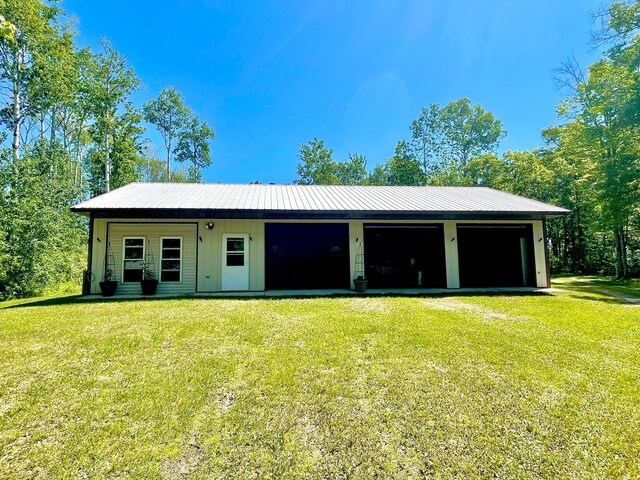 exterior space featuring a yard