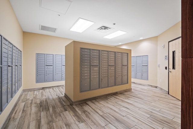 1240 2nd St Unit 1201, Minneapolis, MN 55415 - surrounding community featuring mail area