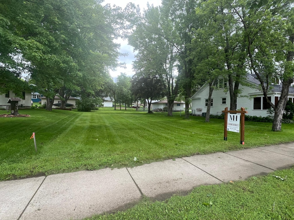 702 N Benton Dr, Sauk Rapids, MN 56379