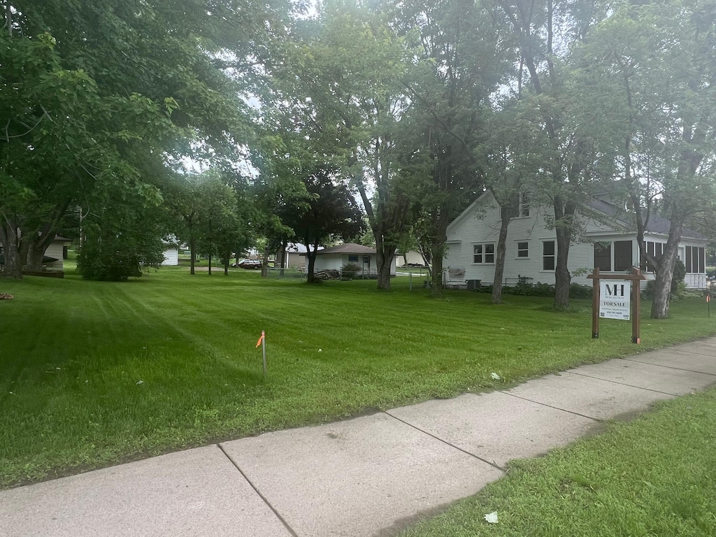 702 N Benton Dr, Sauk Rapids, MN 56379