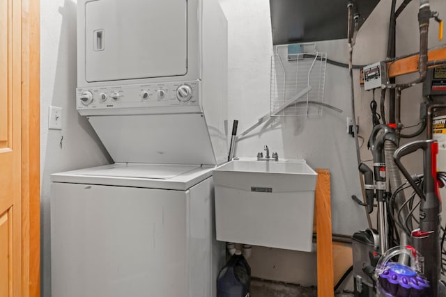 laundry room with stacked washing maching and dryer and sink