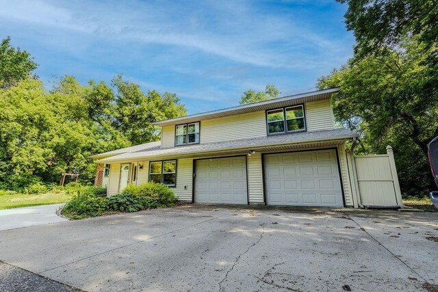 view of front of home with a garage and concrete driveway