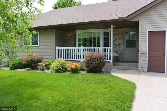 view of front facade with a porch and a front yard