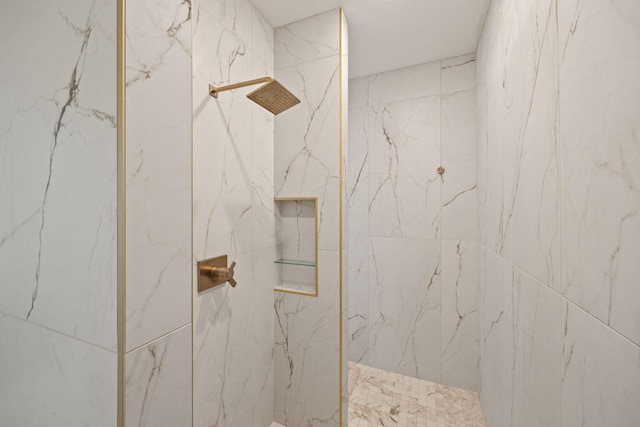 bathroom featuring tiled shower